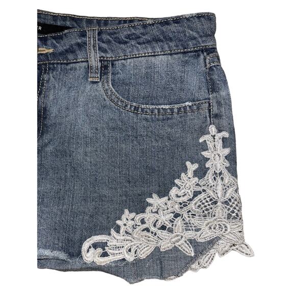 Harper Women's‎ Denim Jean Shorts Lace Accents Boho Size 28 Distressed Bohemian - Picture 2 of 9